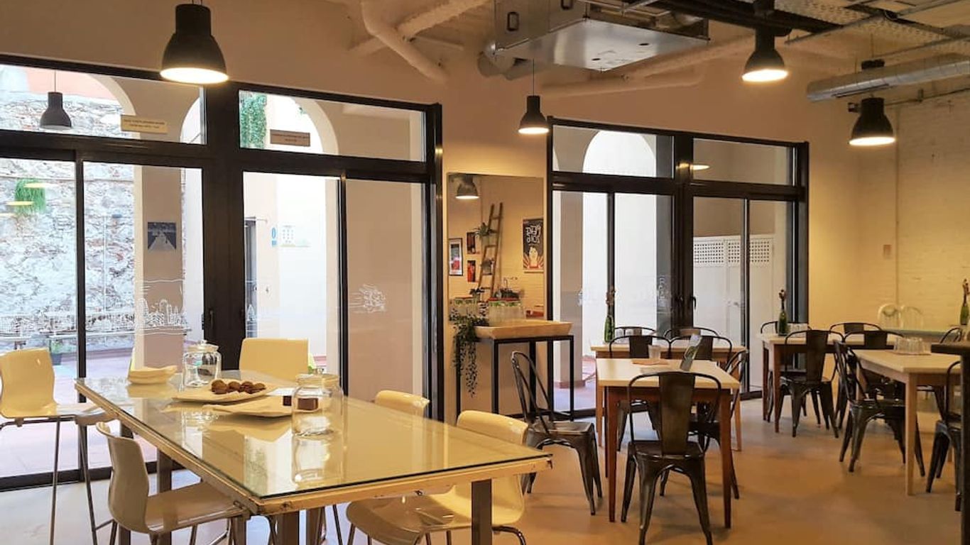 テン トゥ ゴー ホステル