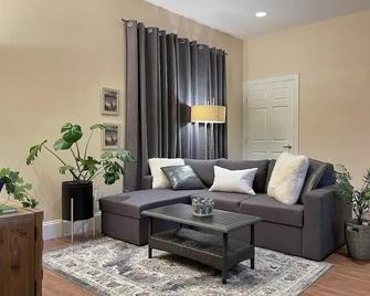 Monet's Pond by the Sea - Ladysmith - Living room