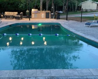 Firefly Cabin, Lake Whitney , Pool & Hot Tub, Boat Parking Fire Pit, Grills. - Clifton - Piscina