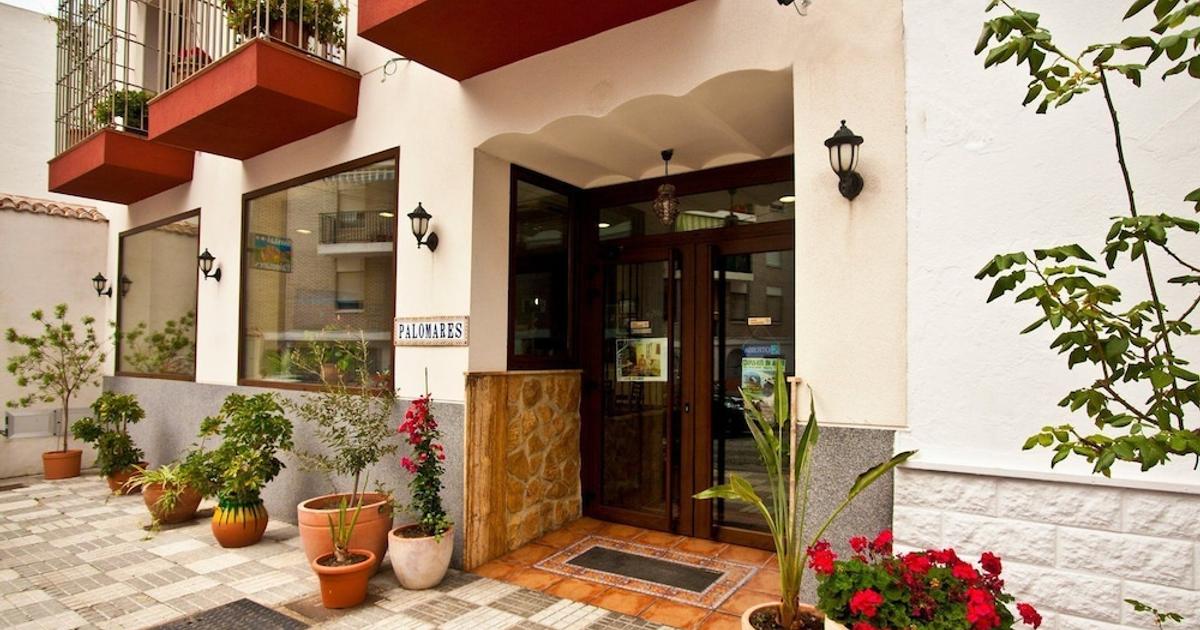 Hostal Palomares en $53 ($̶6̶9̶). Salobreña Albergues - KAYAK