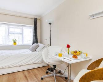 Th Serviced Apartment London - Northolt - Bedroom