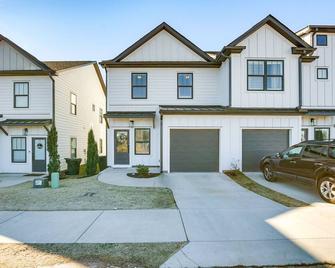 Modern Greer Retreat Walk to Historic Downtown! - Greer - Gebouw