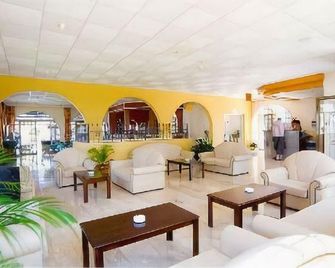 Cosmelenia Hotel Apartments - Agia Napa - Lobby