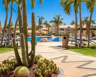 Spring Savings! Chic Beach Condo / Prime San José Hotel Zone Location. - סן חוסה דל קאבו - בריכה