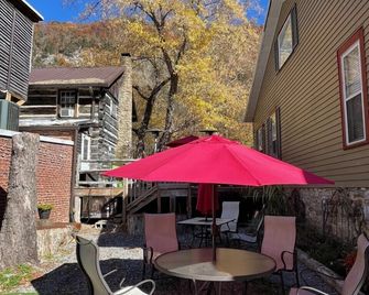 The Olde Mill Inn Bed & Breakfast - Cumberland Gap - Patio