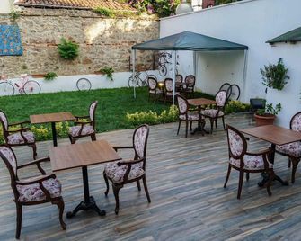 Pelit Boutique Hotel - Büyükada - Patio