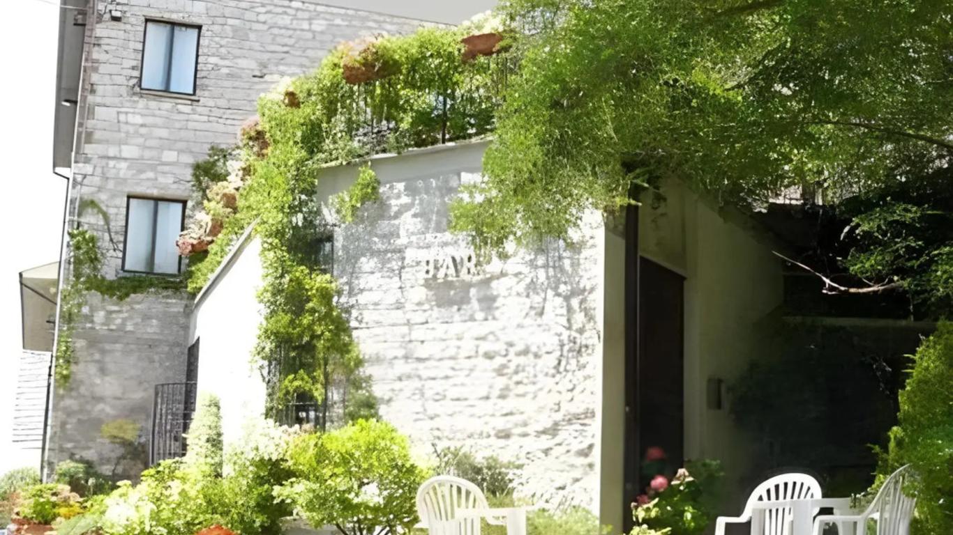 هوتل لا روكا