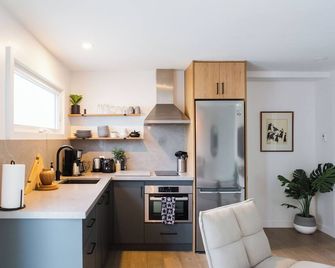 Nordic Hideaway at Wellington on the Beach - Prince Edward - Kitchen