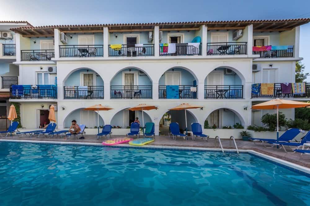 Vossos Hotel Apartments - לגנאס - בריכה