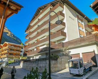 Apartment Apollo by Interhome - Zermatt - Bygning