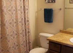Downtown Charmer-2 bed/2 bath - Fargo - Bathroom