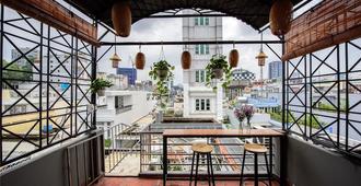 The Like Hostel & Cafe - Ho Chi Minhin kaupunki - Parveke