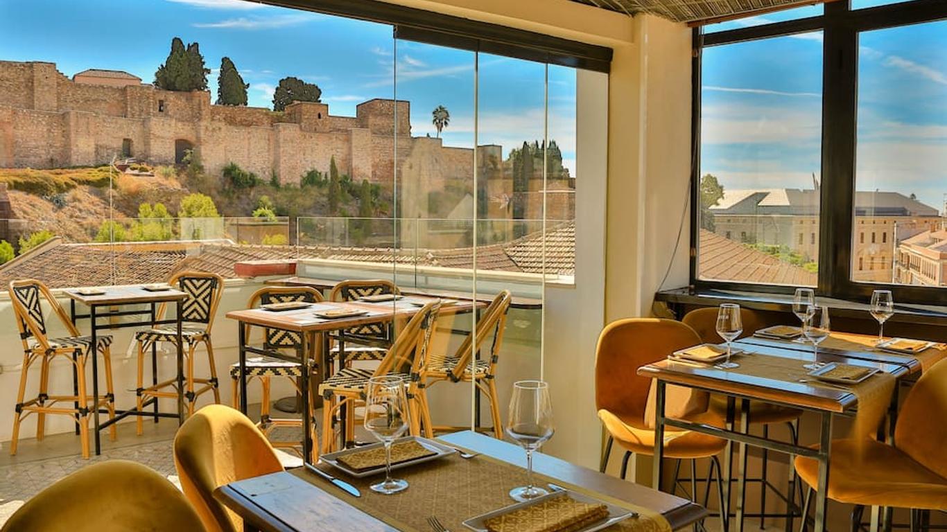 ألكازابا بريميوم هوتل