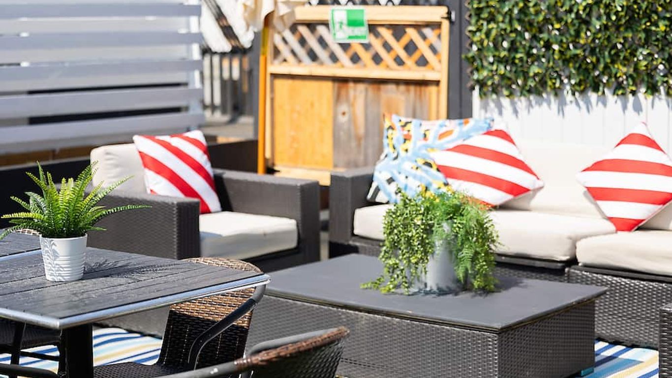 Crash Hotel Squamish