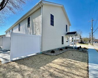 Pearl of a home, central Batesville, IN -New build - Batesville - Building