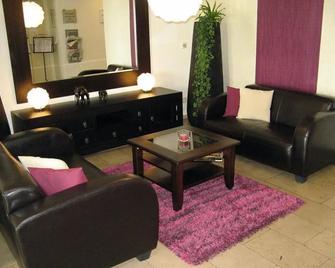Hotel Townhouse - Хоппегартен - Вітальня