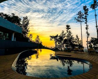 Java Rain Resort - Chikamagalur - Pool