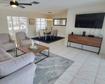 Paradise Waterfront-Jacuzzi-heated Pool-Games Family Home-5min to beach, BBQ - Fort Lauderdale - Sala