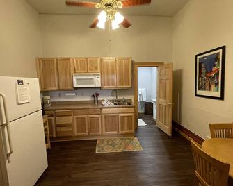 New King Bed Downtown Del Norte Apartment - Del Norte - Kitchen