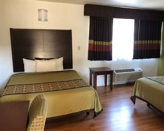 Americas Best Value Inn Visalia - Visalia - Bedroom