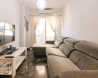 Stunning Apartment In Torrevieja - Torrevieja - Living room
