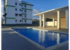 Lovely 3-bedroom vacation home with community pool - Baní - Bazén
