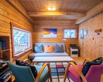 Little Atlin Lodge - Tagish - Sala de estar