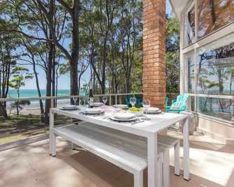 Absolute Beachfront Penthouse | Panoramic Ocean Views | Batemans Bay Luxury - Batehaven - Balcón