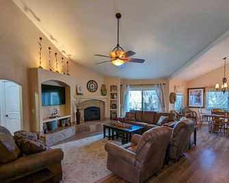 Candlewood Creek - Paso Robles - Living room