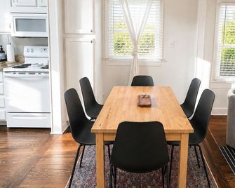 The Belmont BnB On Main Walk to Downtown - Belmont - Comedor