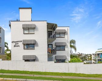 Great Location 1-Bed with Pool by Briner Beach - Alexandra Headland - Edificio