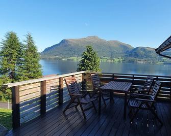 Holiday Home Kvernesfjord With Fishing Opportunities - Averoy - Balcón