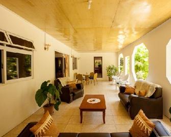 Jeanny's Self Catering Apartments - Grand'Anse Praslin - Terasa