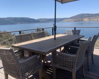 7 Bays home on Lake Roosevelt with great views and easy beach access. - Davenport - Balcony