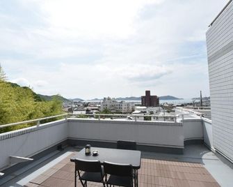 Enzo Uno D - Tamano - Балкон