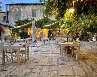 Enjoy a Classic Tuscan Hill Town holiday - Trequanda - Patio