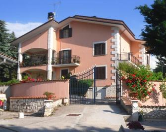 Apartment in Villa suitable for workers and companies involved in the reconstruction. - Cagnano Amiterno - Edificio