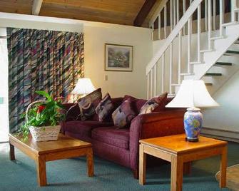 Oyster Bay Inn & Suites - Bremerton - Obývací pokoj