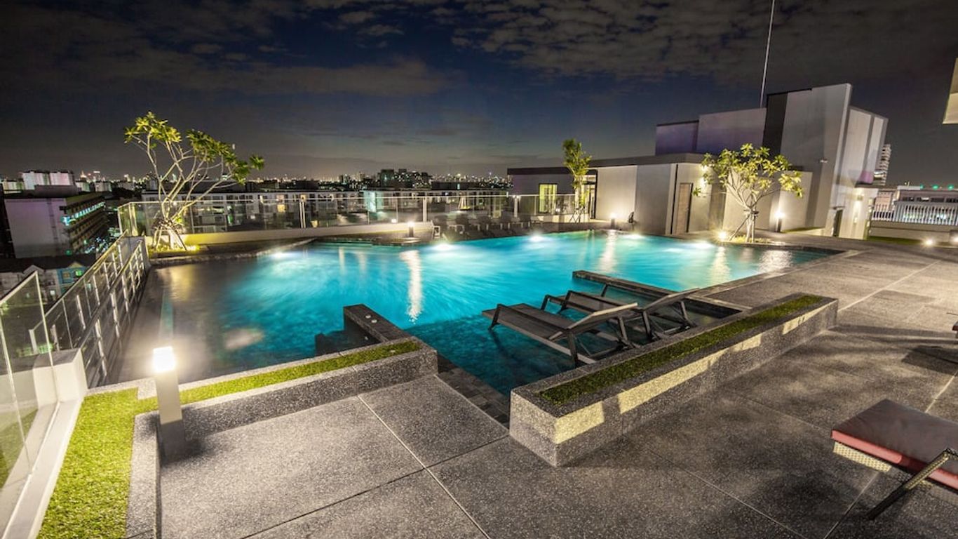 De Botan Srinakarin Hotel & Residence