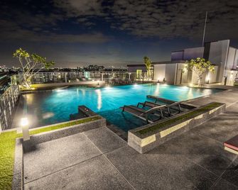 波坦酒店 - 曼谷 - 曼谷 - 游泳池