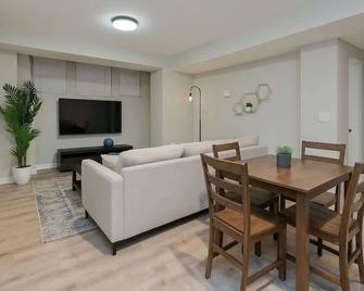 Your Perfect 2BR Home w/ Parking - Chicago - Comedor