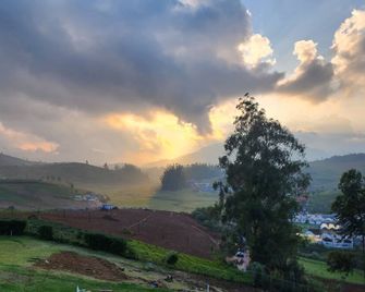 Aj Gable Clouds Ooty By Voye Homes - Ooty - Utomhus