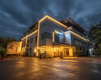 The Thane Club - Thane - Budova