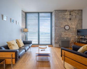 Royal William Yard Apartments - Plymouth - Living room