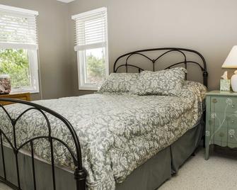 Ocean Side w/ Ocean and Bay views on great beach - Sept. week available - Barnegat Light - Bedroom