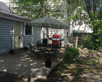 Cozy 2 Bed House, 7 Dollar Uber to Excel Center - Saint Paul - Patio