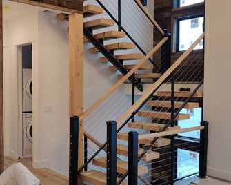 Massive 5br Mountain Retreat, Sleeps 16+, Hot Tub, Near Powder Mtn & Snowbasin - Eden - Stairs
