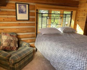 Custom log house located on the Grand Mesa one mile from Powderhorn Ski Resort. - Mesa - Habitación