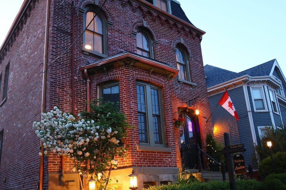 Suites of Euston - שרלוטאון - בניין