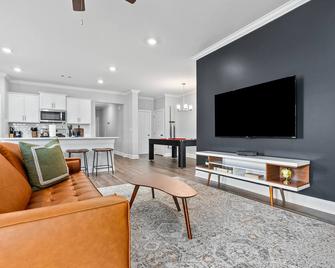 The Lodge at Farmville Lakes - Auburn - Sala de estar